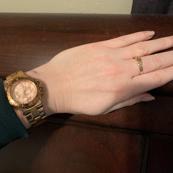 ✨ MICHAEL KORS GOLD WATCH ✨ - Picture 1 of 4